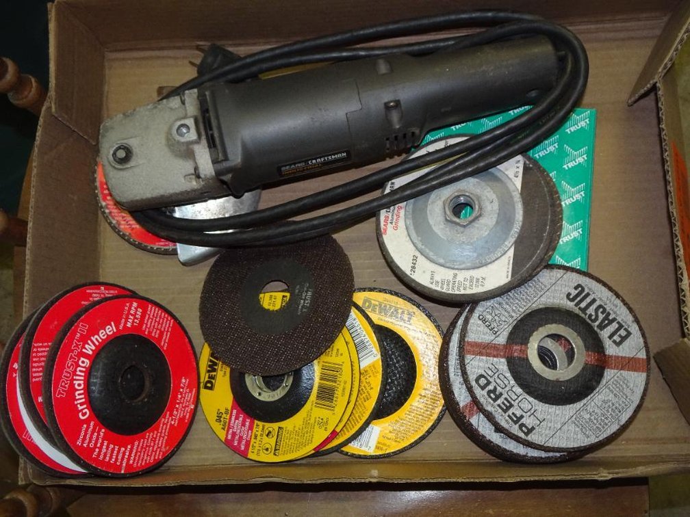 Craftsman 4-1/2" Electric Grinder With Assorted Discs