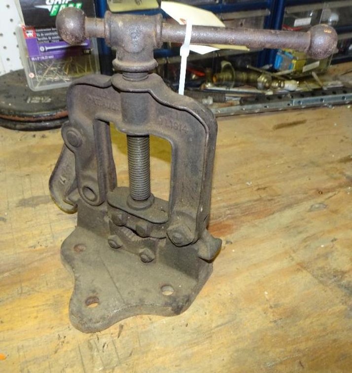 Vintage Reed 11" T Clamp