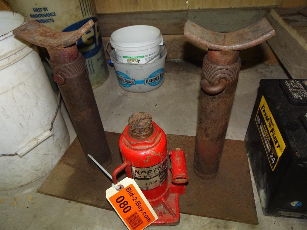 Northern Tools 1441 Bottle Jack With (2) Jack Stands