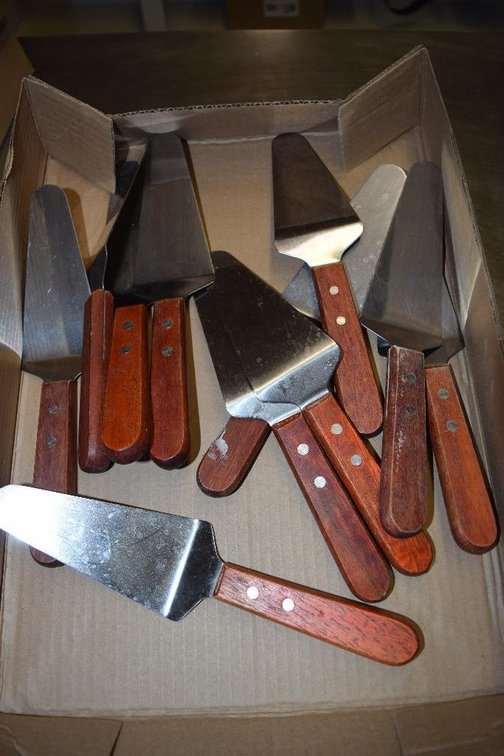 (11) Pies Servers With Wood Handles