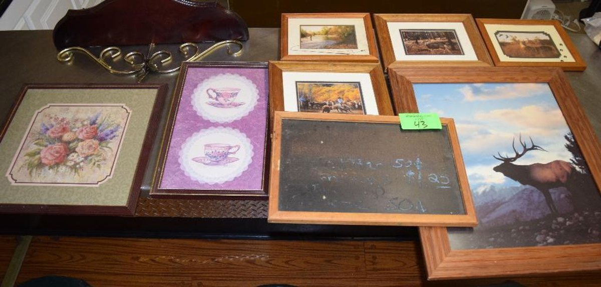 (5) Assorted Wildlife Prints With (2) Decretive Prints And A Small Chalk Board