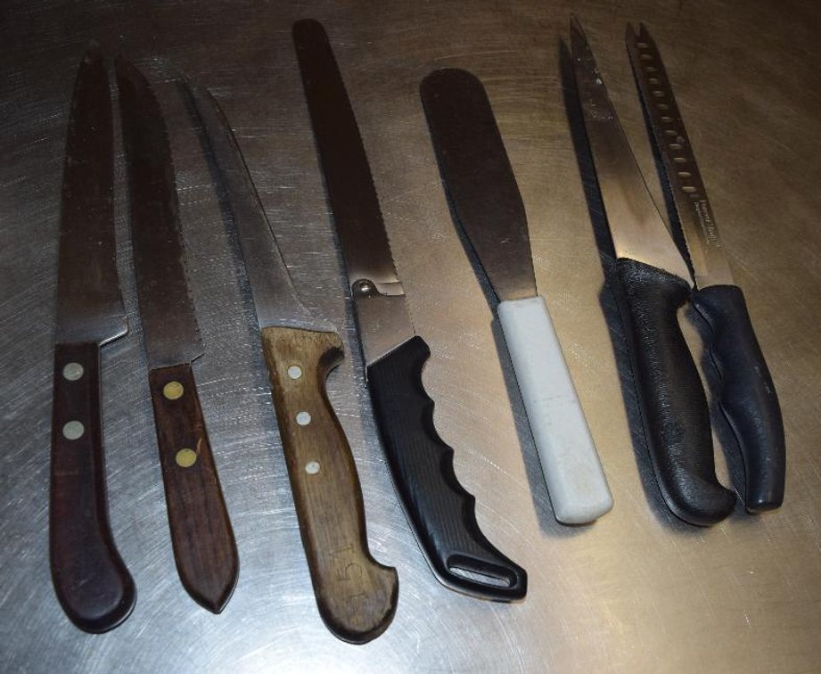 (7) Assorted Knives