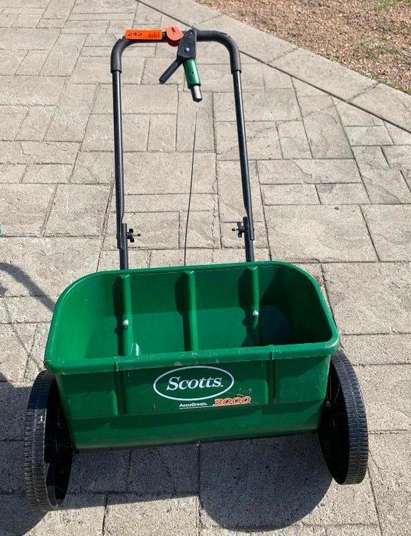 Scotts Accugreen 3000 24" Spreader