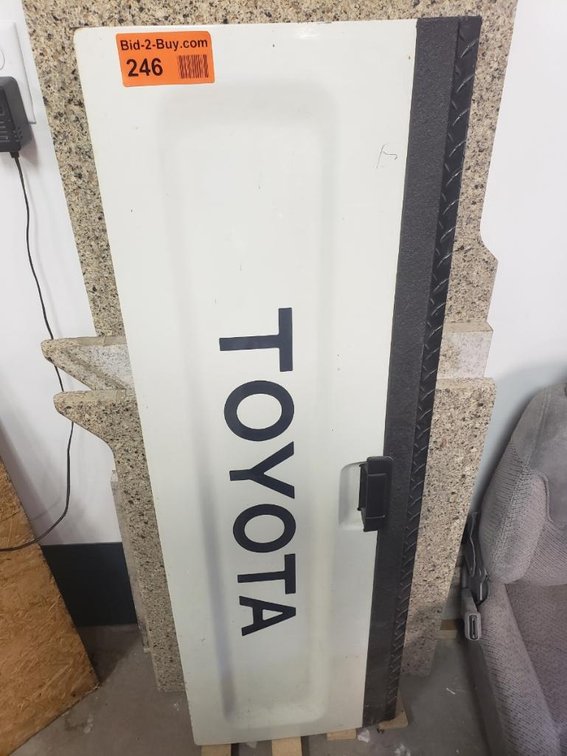 1991 Toyota Pickup Tailgate With Bracket