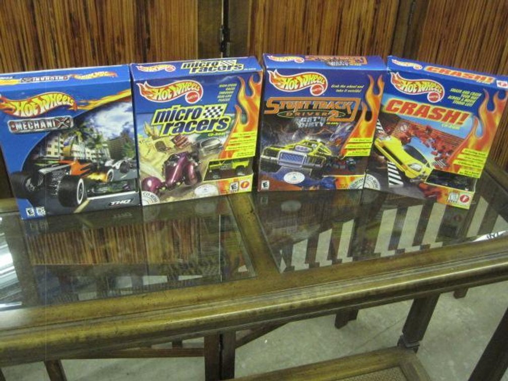 Lot of 4 Hot Wheels CD Rom computer Games