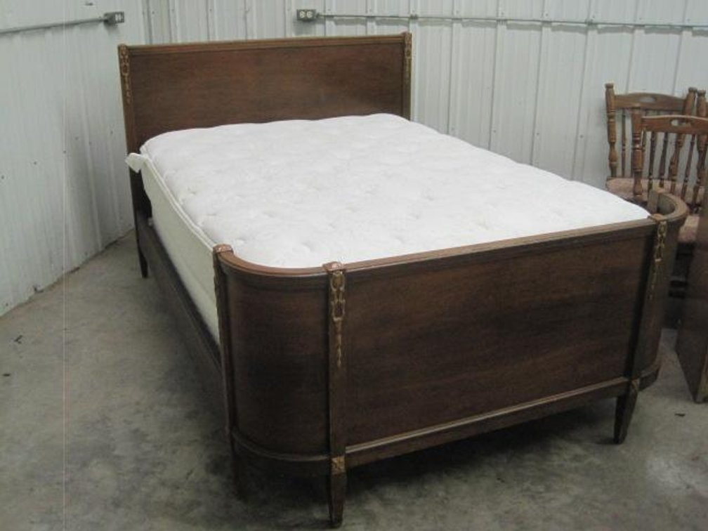 Full Bed w/Metal Accent on Wood Frame