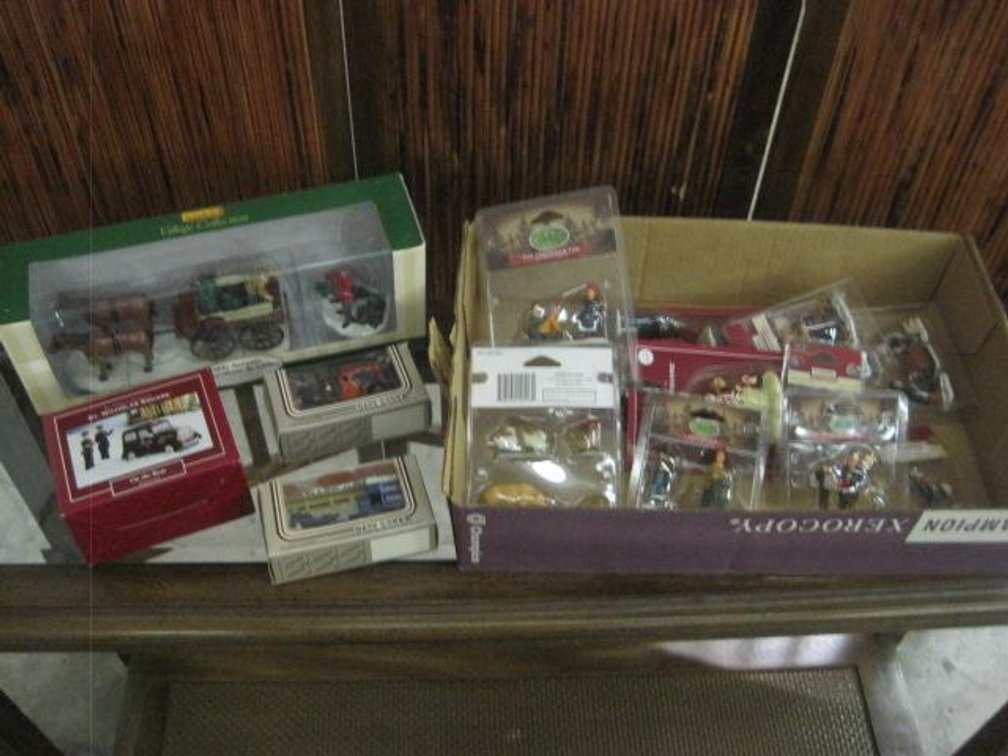 Lot of Le Max Village Accent Pieces