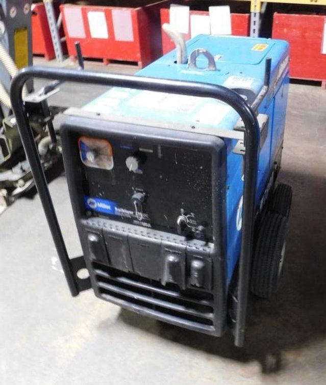 Miller Trailblazer 275DC 10,500 Watt Gas Generator/Welder Professional Series With 3370 Hours