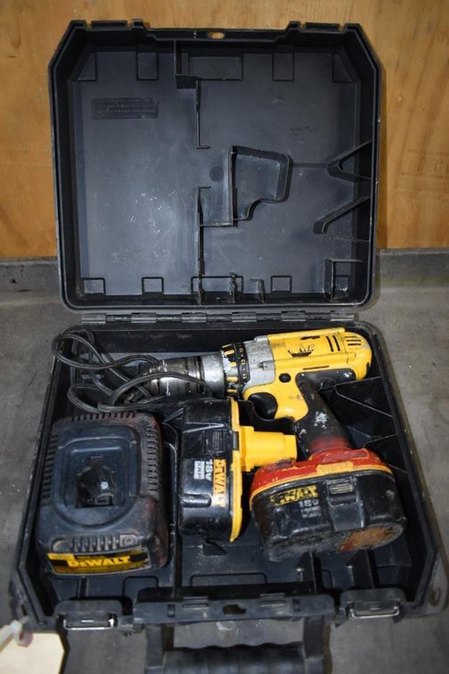 DeWalt DC920 XRP 1/2" 18v Drill With (2) Batteries And A Charger