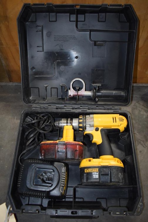 DeWalt DC920 XRP 1/2" 18v Drill With (2) Batteries And A Charger