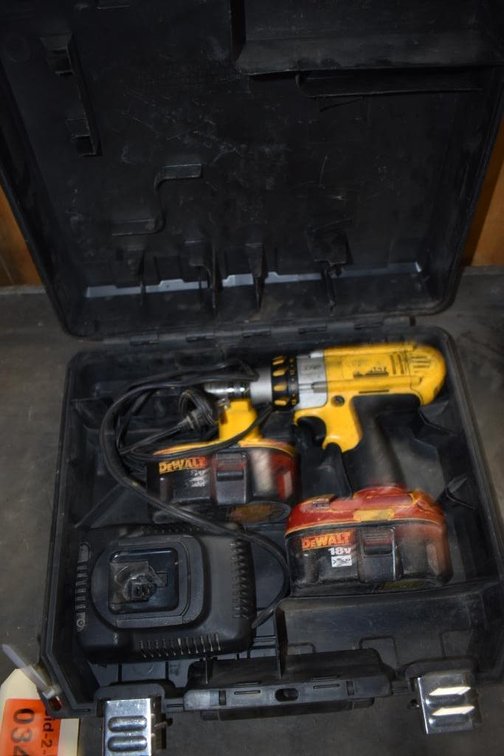 DeWalt DC920 XRP 1/2" 18v Drill With (2) Batteries And A Charger