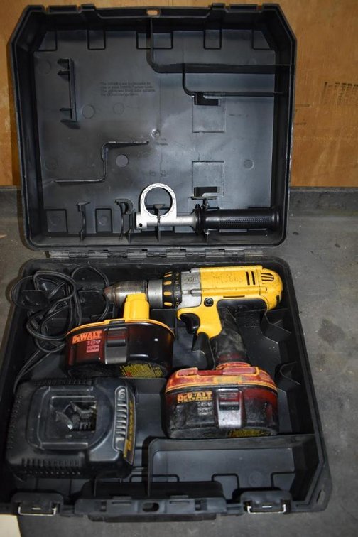 DeWalt DC920 XRP 1/2" 18v Drill With (2) Batteries And A Charger