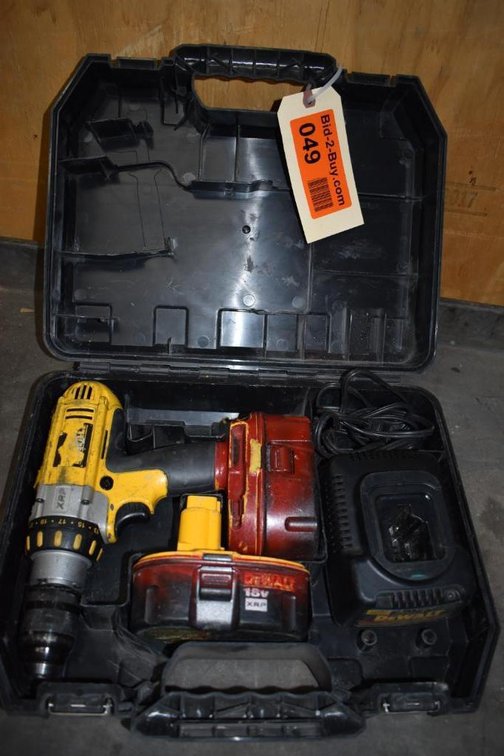 DeWalt DC920 XRP 1/2" 18v Drill With (2) Batteries And A Charger