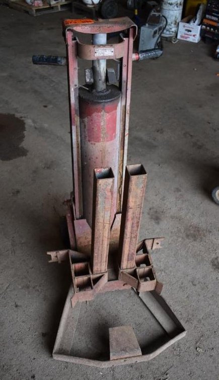 Bishman Cat 410 Pneumatic Lift