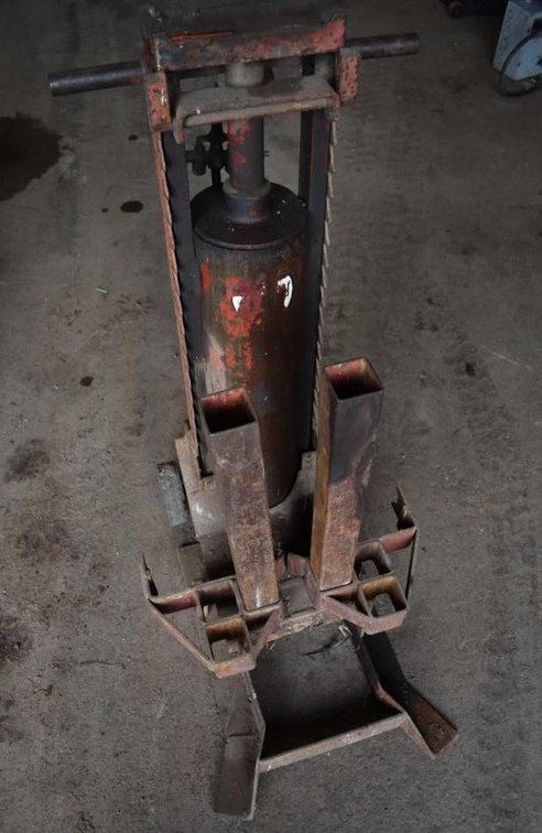 Bishman Cat 423 Pneumatic Lift