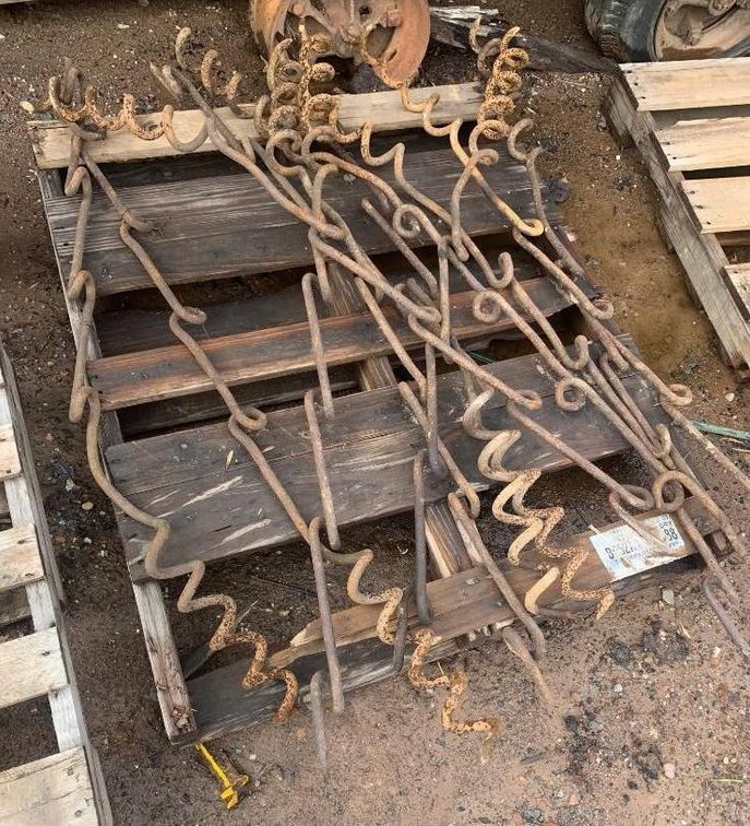 (12) Antique Fence Posts (1 Pallet)