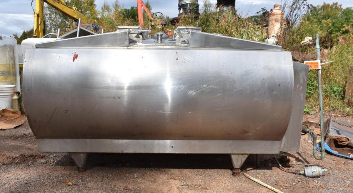 Mueller 250 Gallon Stainless Steel Milk Containers With Lids