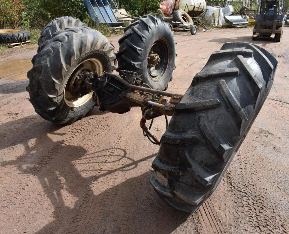 C-6 Transmission With a Pair of Jimmy 50-52 Axles
