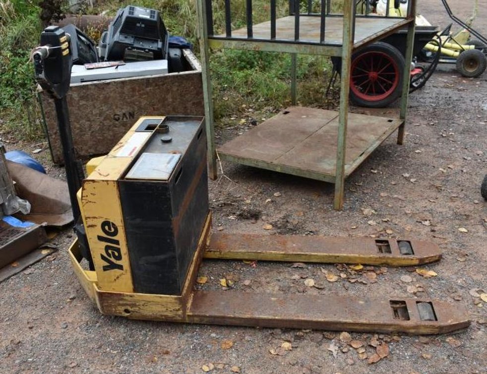 Yale 4,000 Lb. 24V Pallet Jack