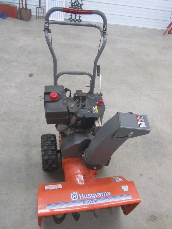 Husqvarna ST624E Snow Blower