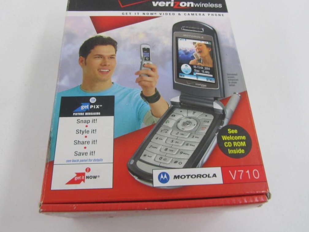 Verizon Motorola V710 Cell Phone