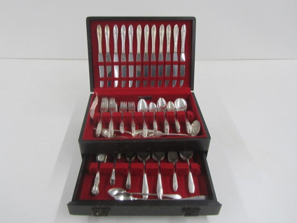 Oneida Community Tudor Plate Silverware Set