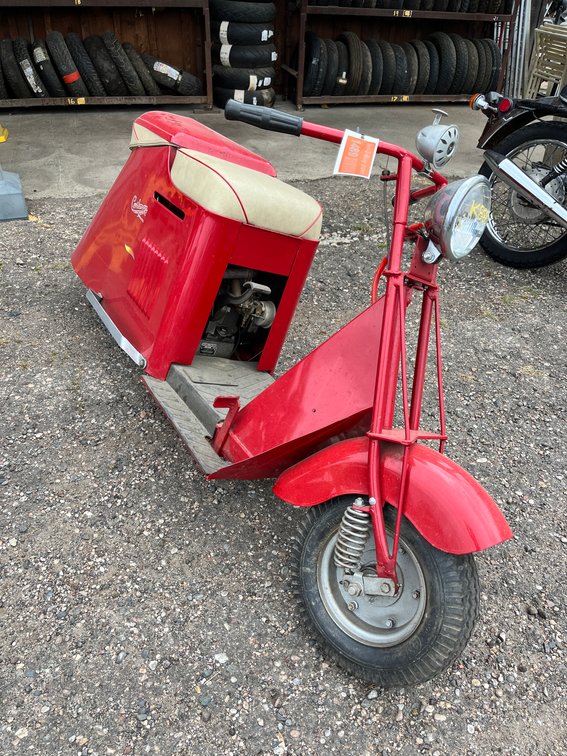 1949 Cushman Turtleback