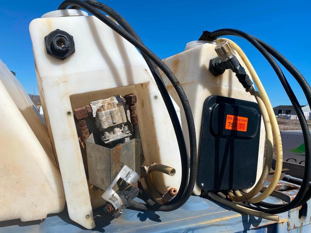 (2) De-Icer Poly Tanks With Pumps
