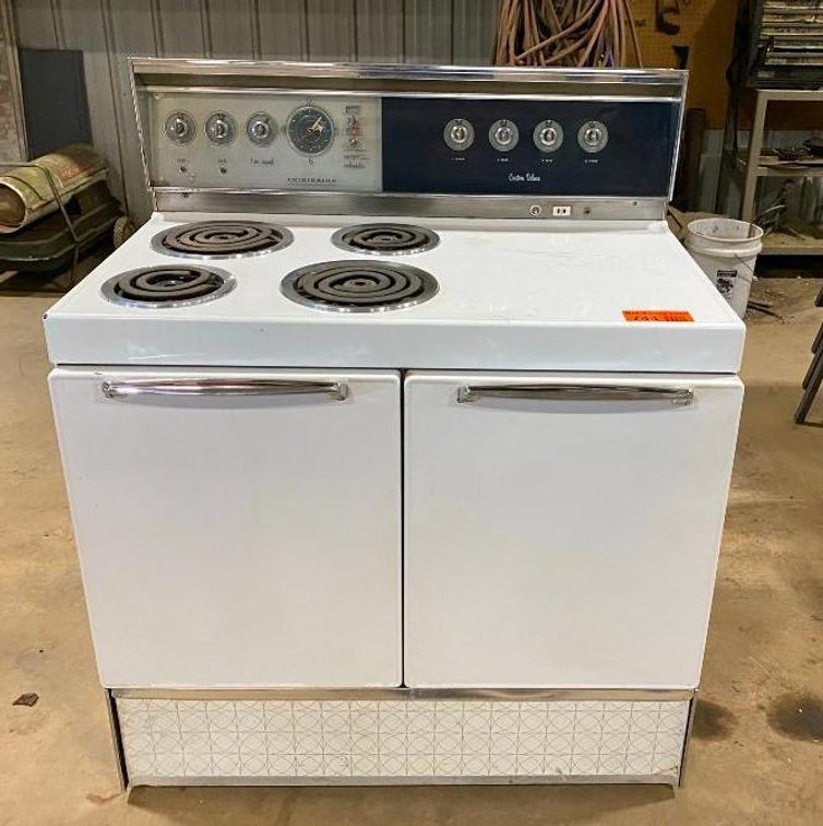Vintage Frigidaire Electric Stove/Oven Custom Deluxe 