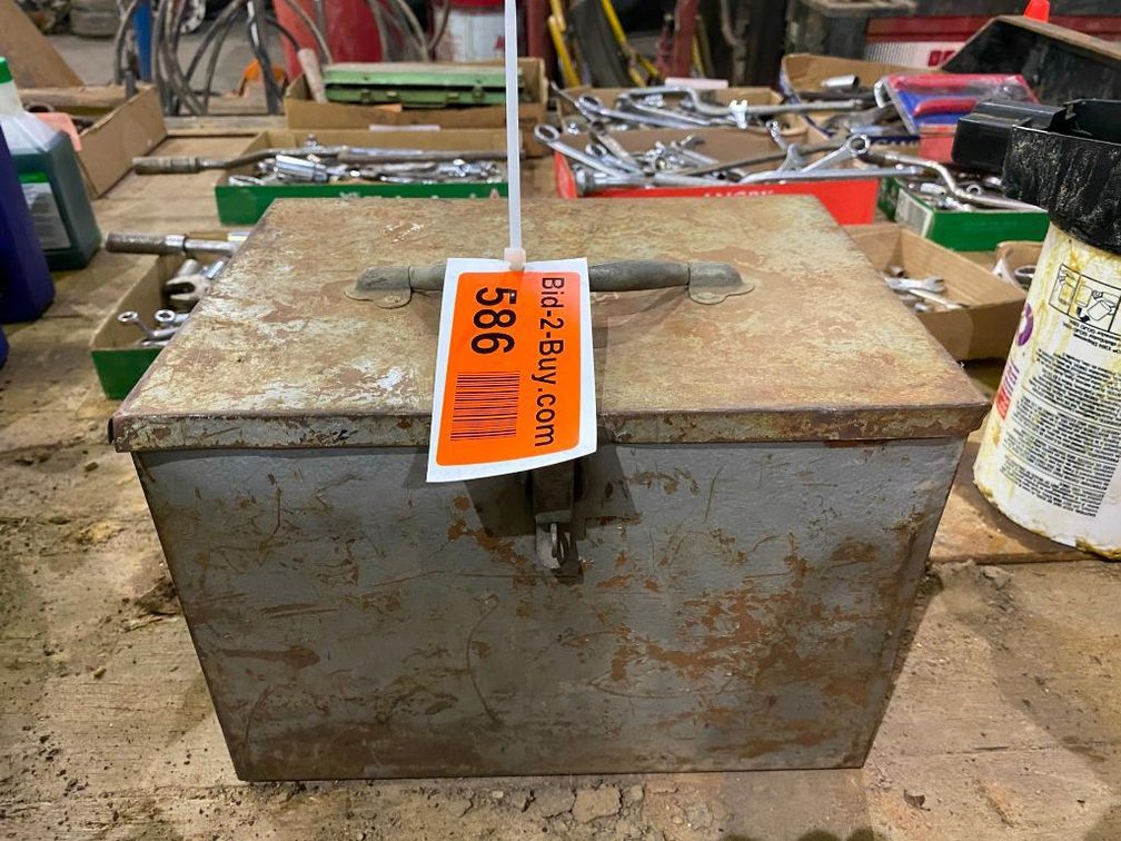 12.5"x9.5"x9" Metal Tool Box And Pipe Tapering Machine