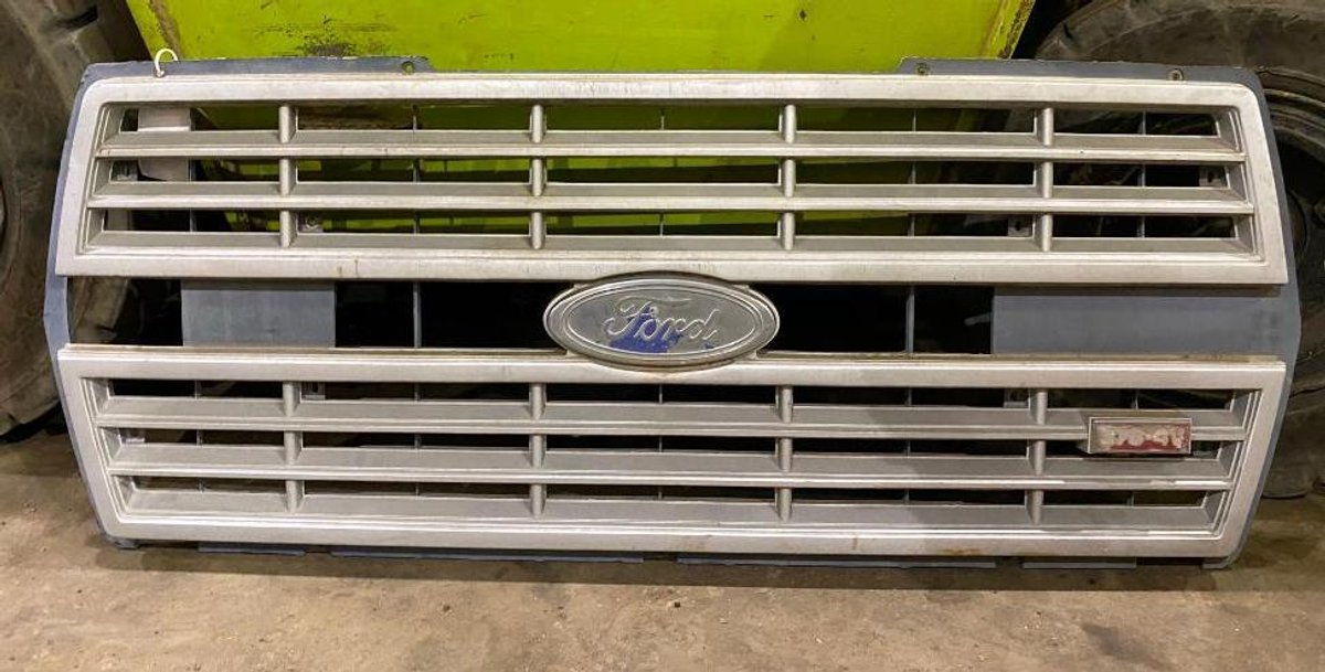 Ford F800 90's Plastic Grill
