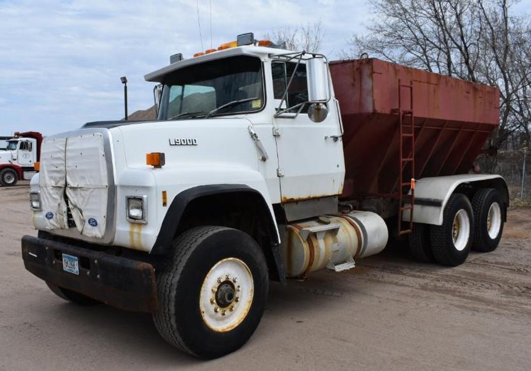 1987 Ford L9000 Salt Truck, 441,623 Miles