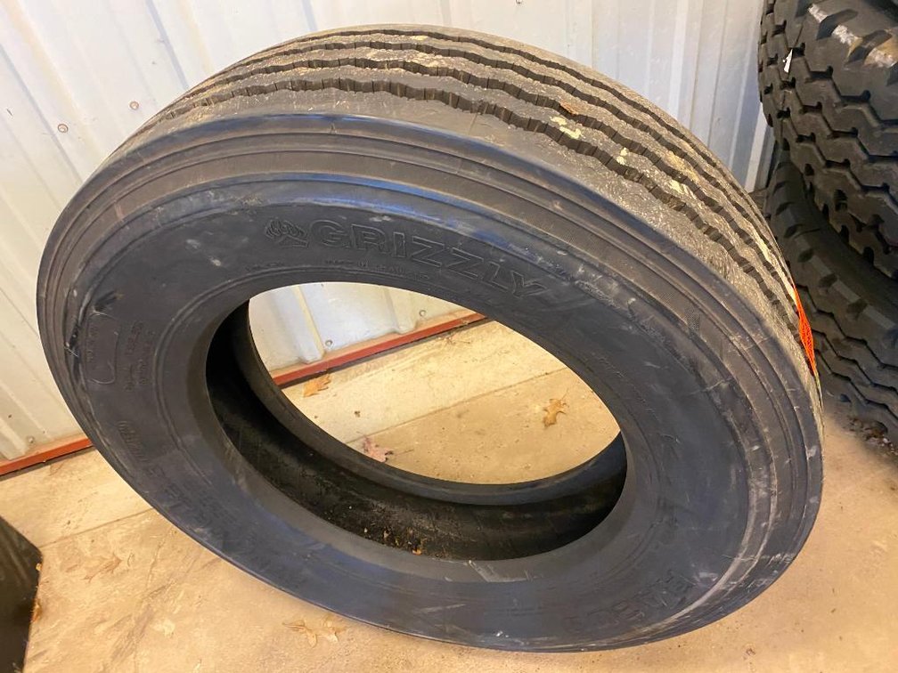 (1) NEW Grizzly 275/70R22.5 16PR All Steel Tubeless Tire