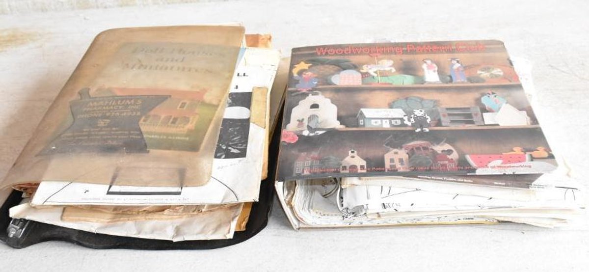 (2) WOODWORKING PATTERNS IN BINDER