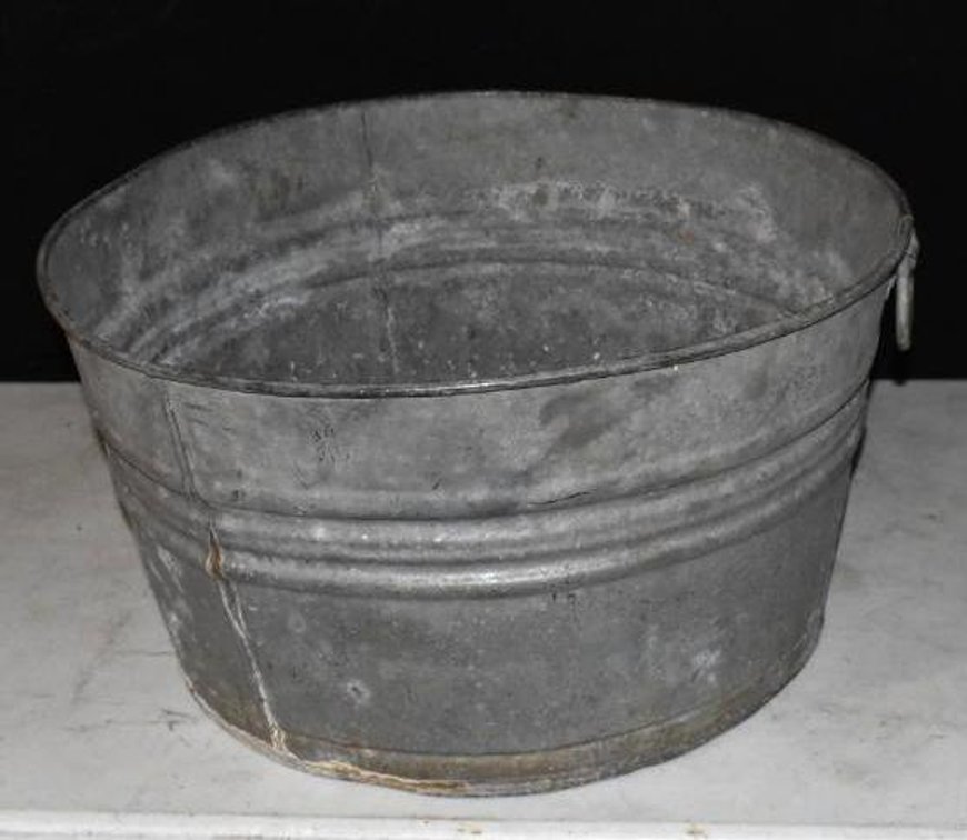 ROUND VINTAGE WASH TUB