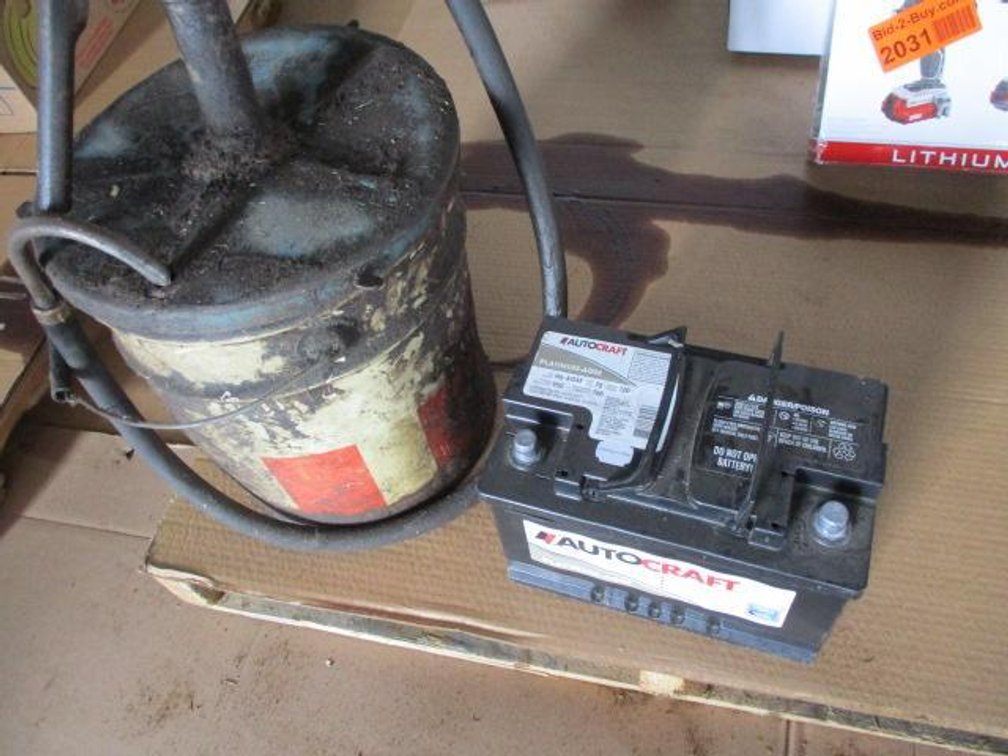5 Gal Hydraulic Fluid Can & Battery