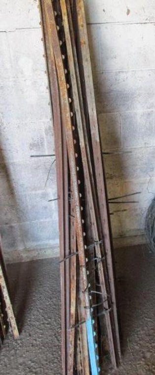 30 T-Posts