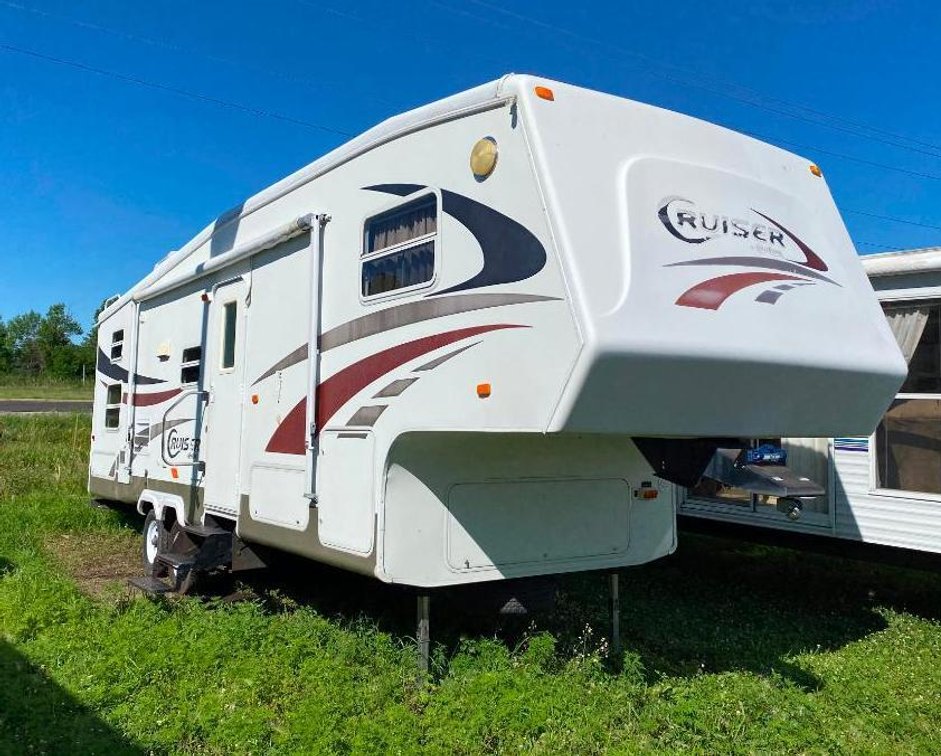2004 Cruiser 28 5th Wheel Trailer
