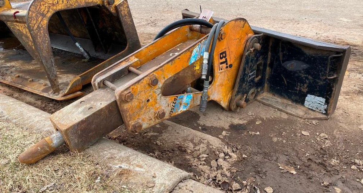 BTI Skid Loader Hydraulic Jack Hammer