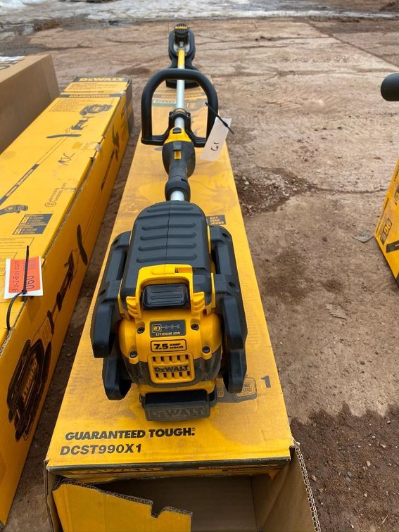 New DeWalt DCST990X1 Brushless String Trimmer