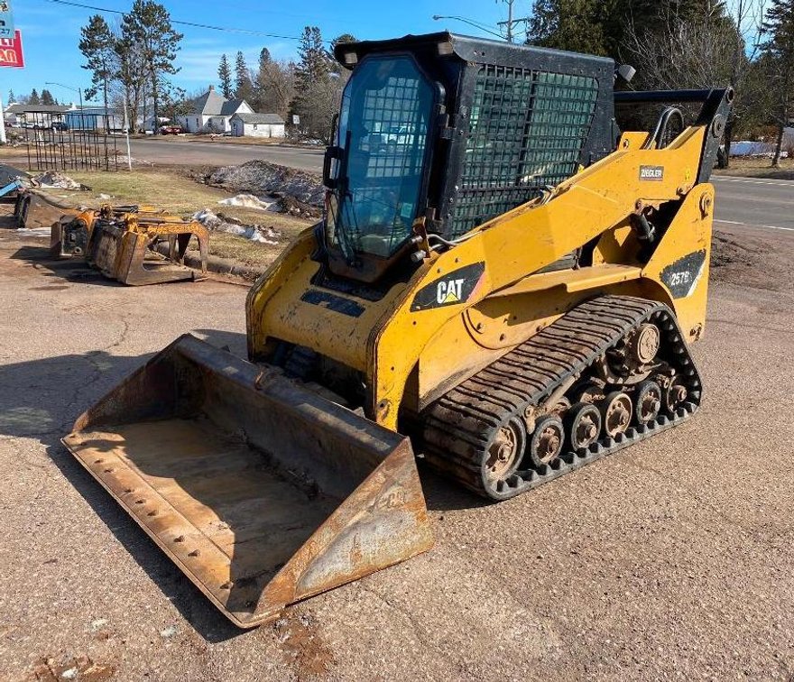 Cat 257B2 Skid Loader With 6' Bucket