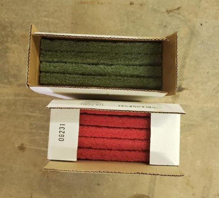 (4) 12"X 18" Floor Maintenance Pads Green And (5) 12"X 18" Floor Maintenance Pads Red