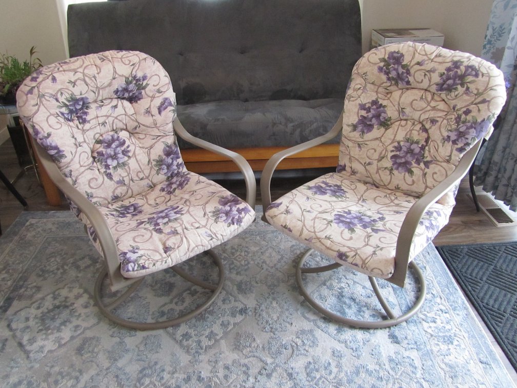(2) Rotating Patio Chairs w/Cushions