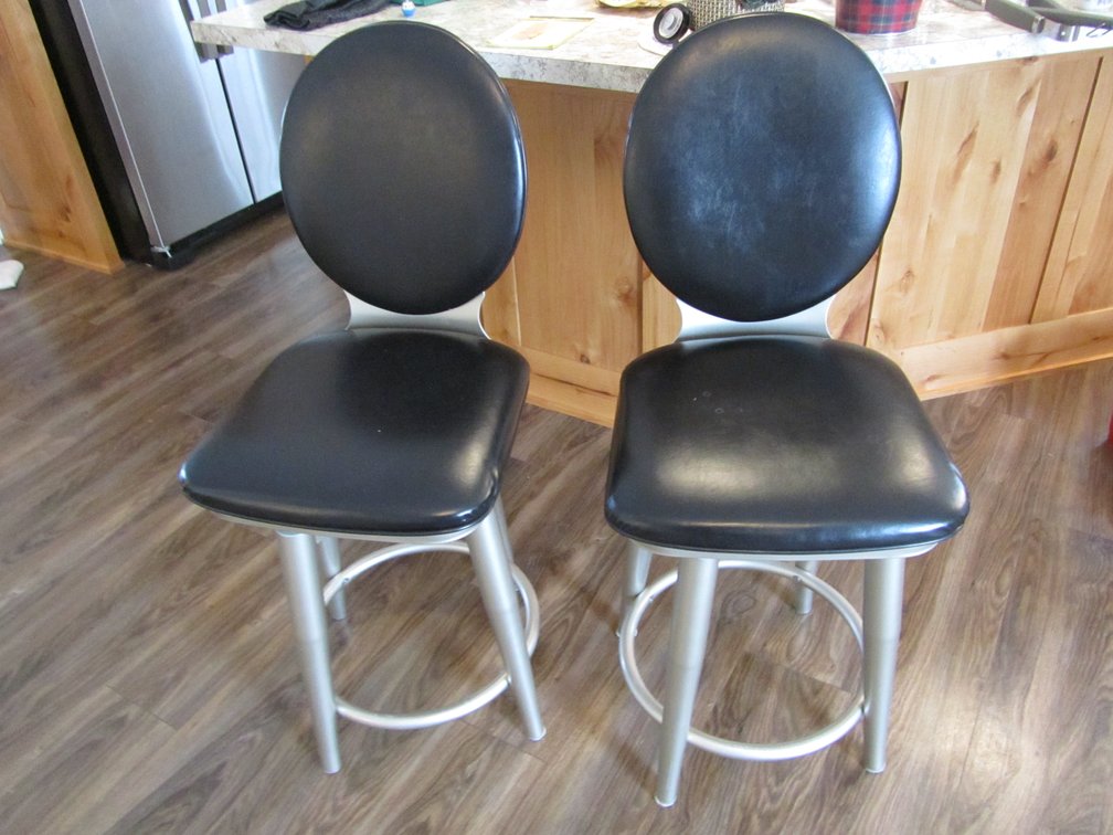 (2) Rotating Bar Stools