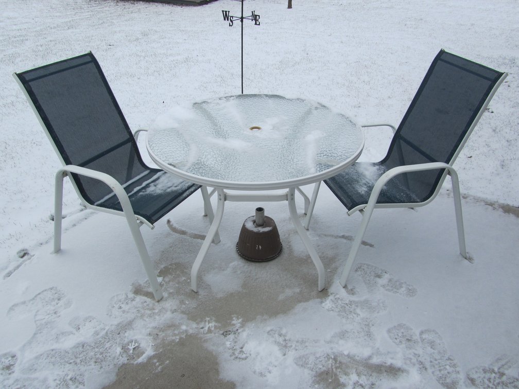Glass Top Patio Table w/(2) Chairs