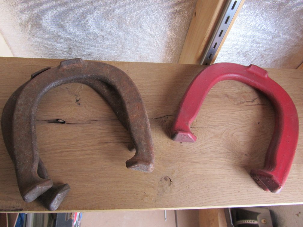 (4) Horseshoes 