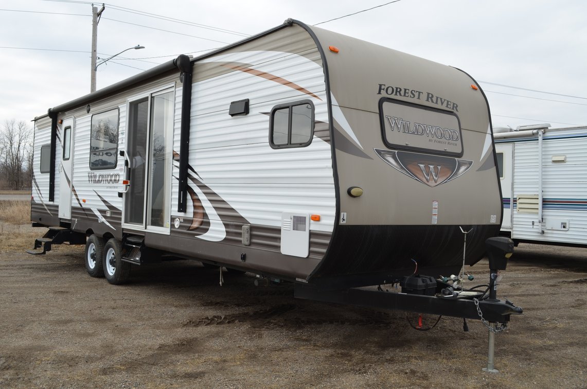 26 Campers: Travel Trailers, 5th Wheels, Park Models (136698)