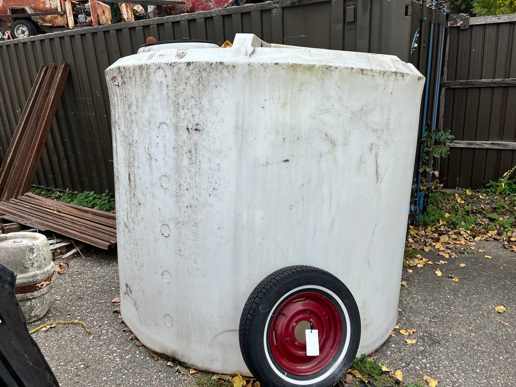 80"x70" 1500 Gallon Poly Tank
