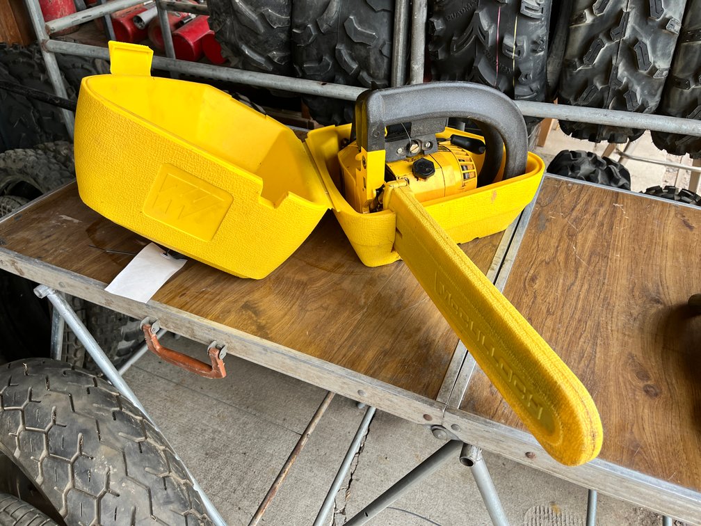 McCulloch 320 Chainsaw