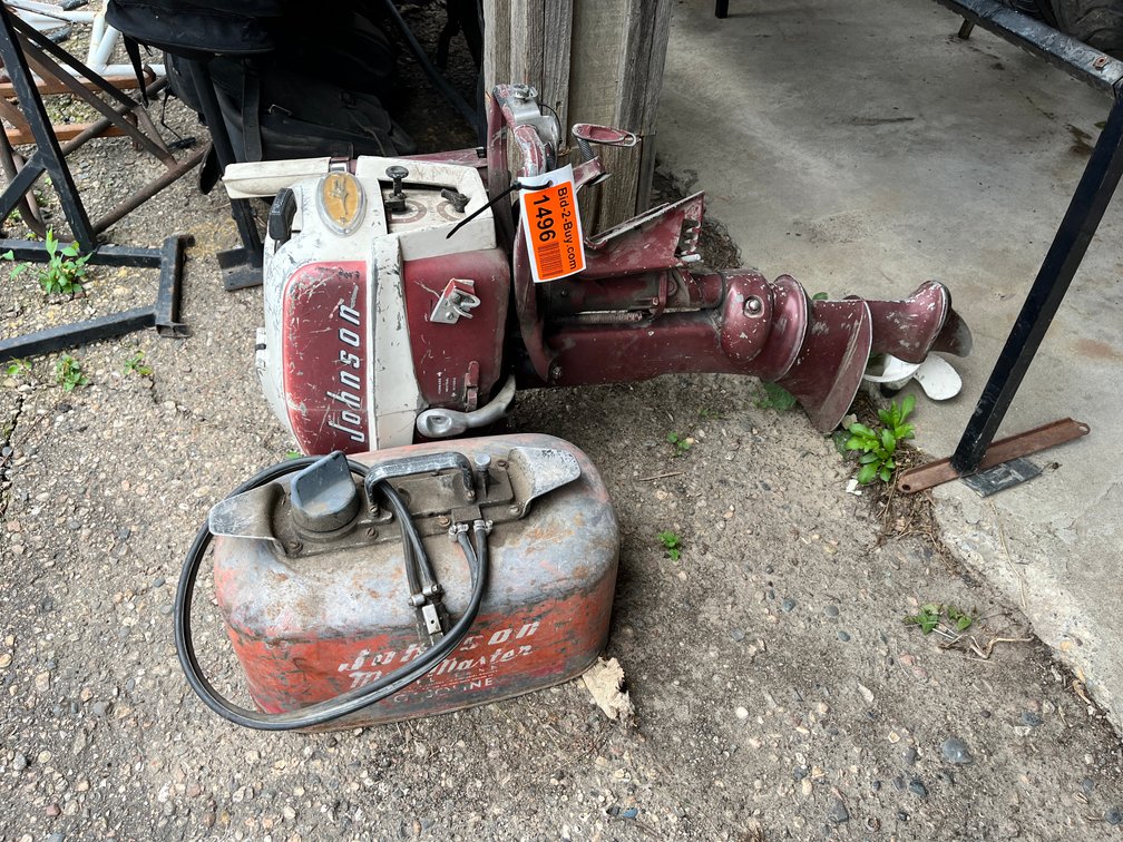 Johnson 5 1/2HP Boat Motor With Fuel Tank